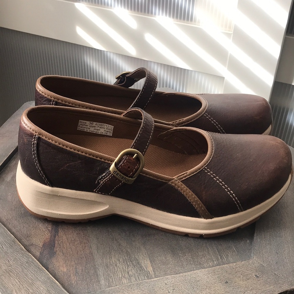 🔥NWOT Dansko Leather MaryJane Sneakers